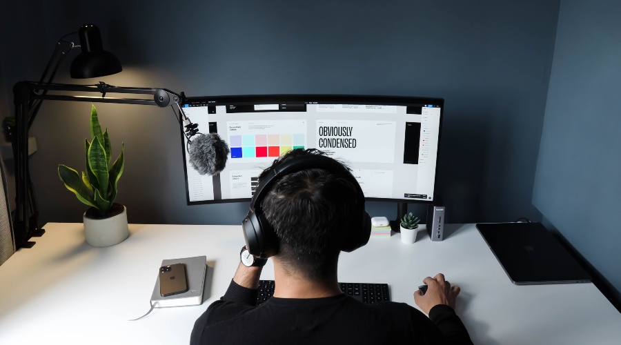 The Difference Between Graphic Design and Visual Communication 1 faizur rehman pHPzdEHN6Os unsplash 1